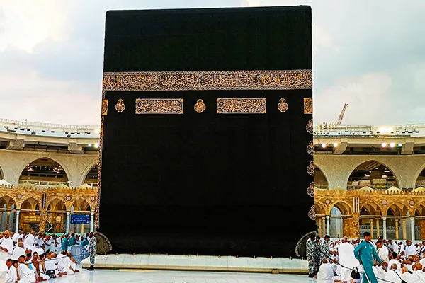 Reliable April Umrah packages for UK people 
