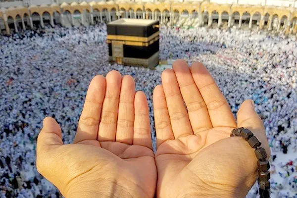 Economy Class manchester Umrah packages for Uk Peoples